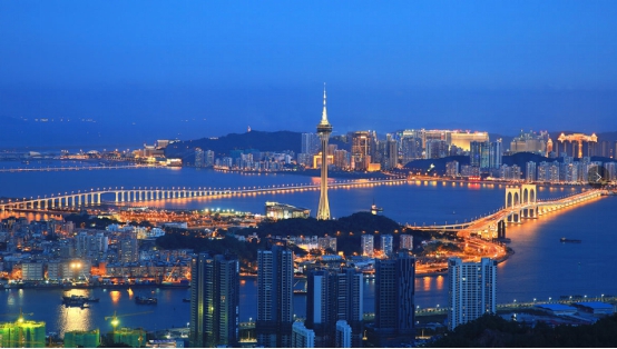 澳门自古以来是中国领土不可分割的一部分。在这样一个充满活力和变化的时代背景下，关于澳门的讨论和话题层出不穷。本文将围绕关键词澳门、精准、正版、免费以及落实展开论述，旨在探讨澳门未来的发展以及与之相关的各种议题。