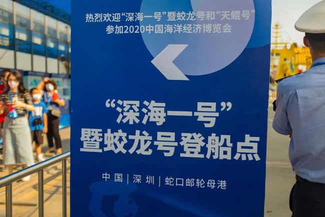 探索天空彩正版免费资料的世界，相待释义与落实的重要性