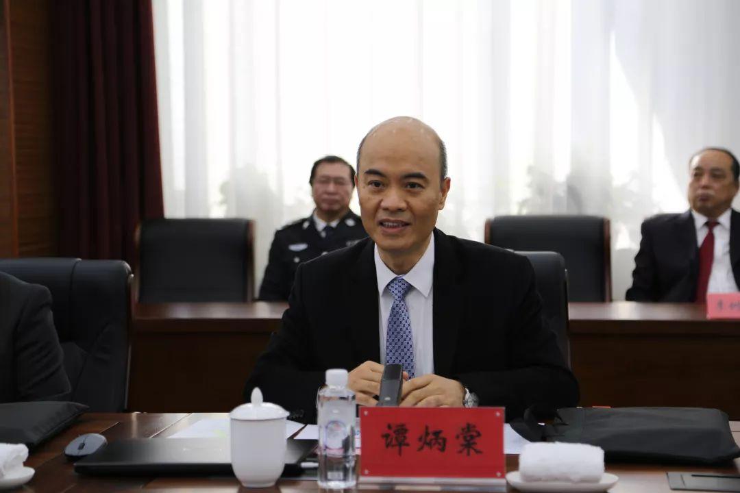 澳门作为中国的特别行政区，一直以来都承载着丰富的历史文化和独特的时代魅力。随着时代的发展，澳门正迎来新的发展机遇和挑战。本文将围绕2025新澳门的资料大全这一主题，结合时代解答解释落实的相关内容，为您呈现一个全面而深入的澳门新面貌。