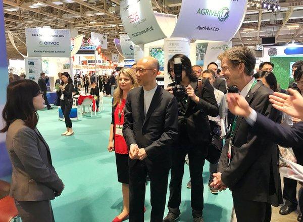 解析澳门与香港的未来，2025新澳门和香港的发展策略与落实